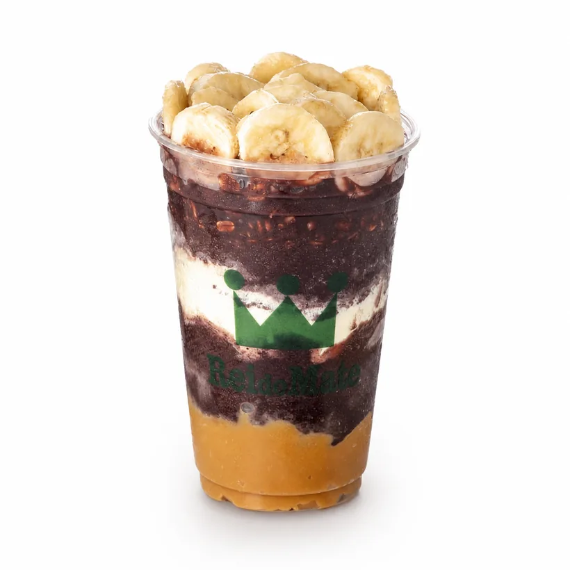 Exemplo de açaí em camadas com banana fatiada.